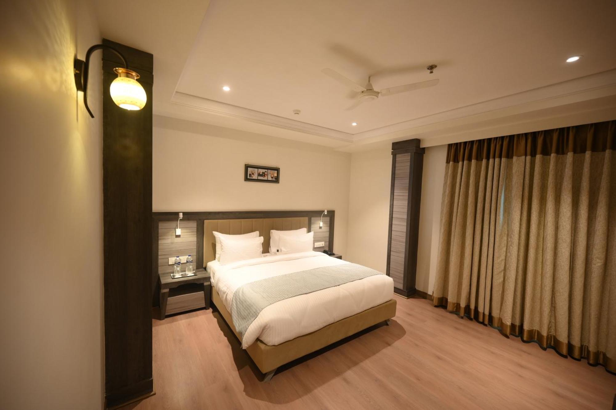 The Mudra Hotel Varanasi Luaran gambar