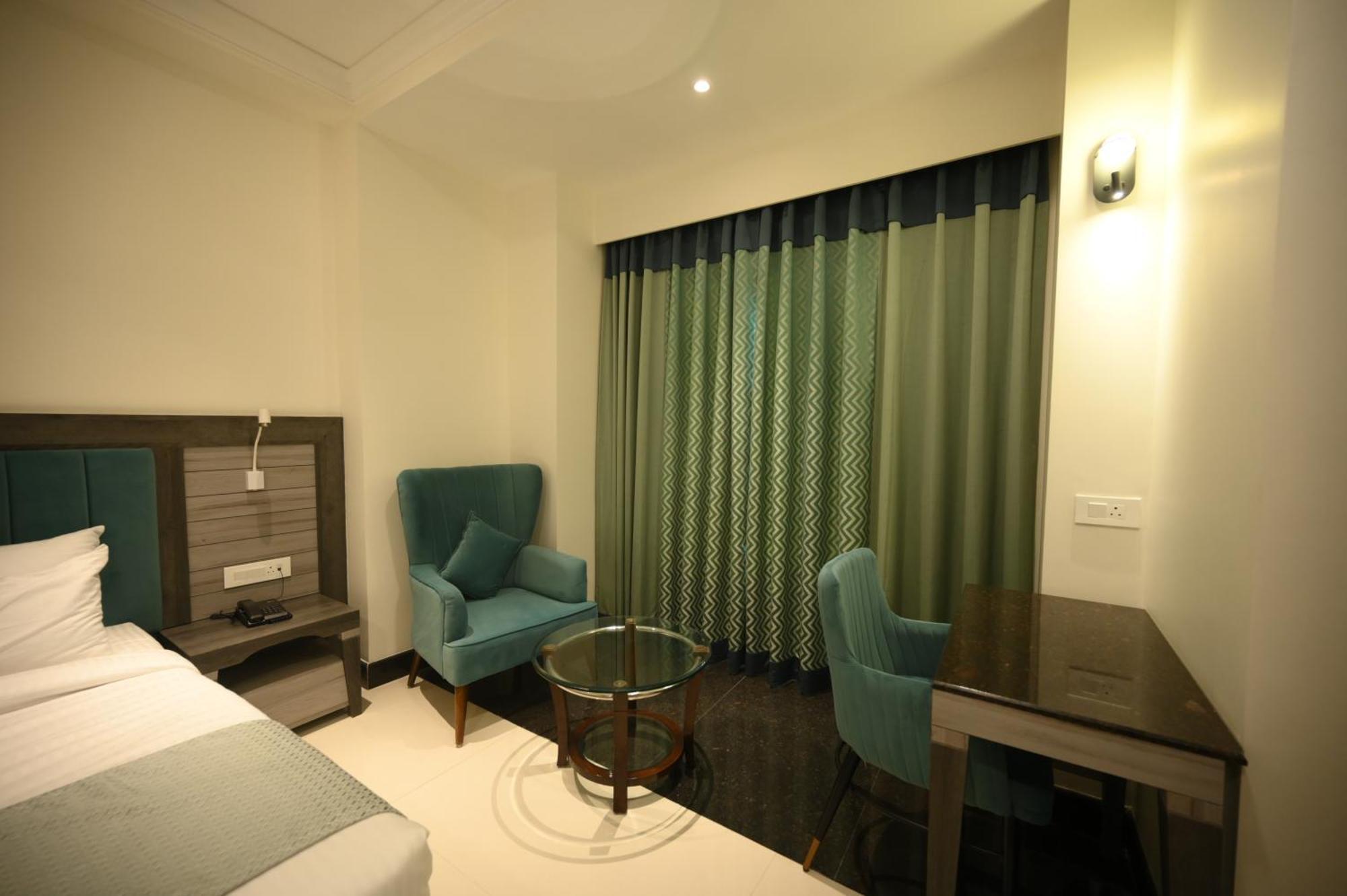 The Mudra Hotel Varanasi Luaran gambar